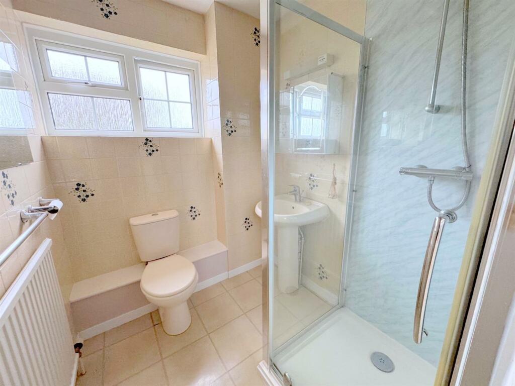 1st Shower Room/WC