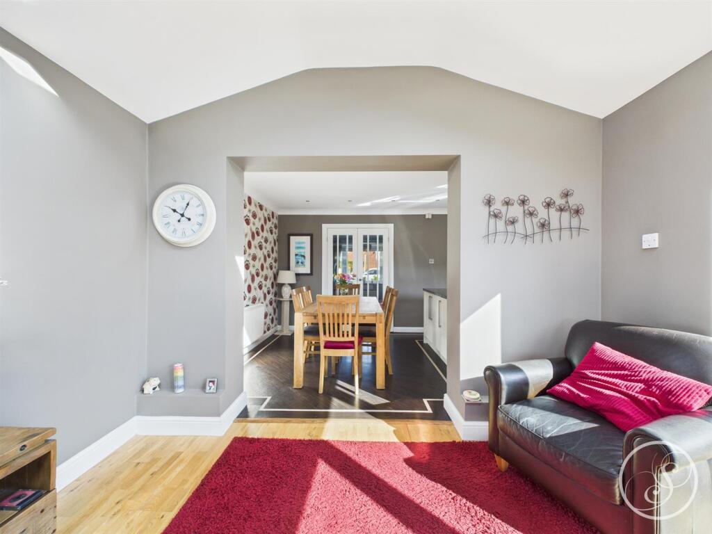 SECOND SITTING ROOM