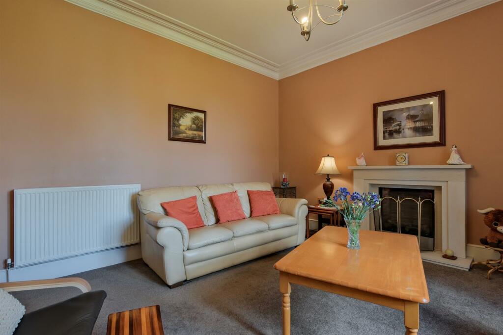 022-3 Station Place, Law ML8 5LR.jpg