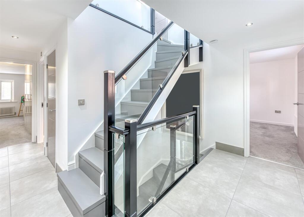 37 Deaconsfield-landing1.jpg