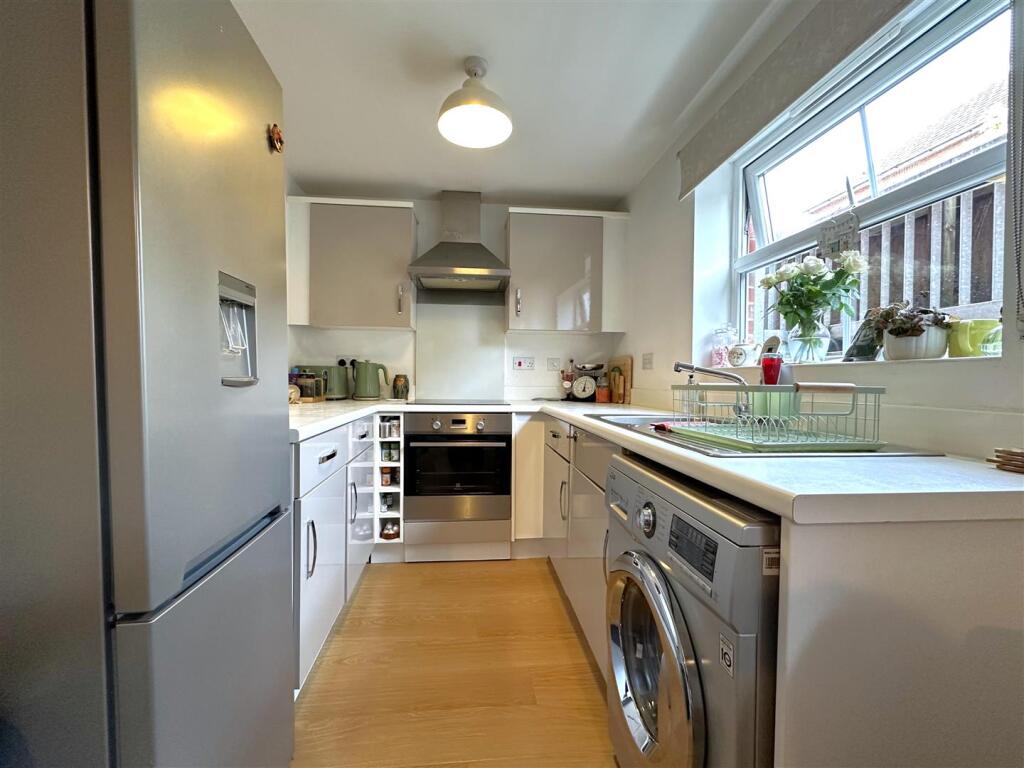 Modern Fitted Kitchen 020