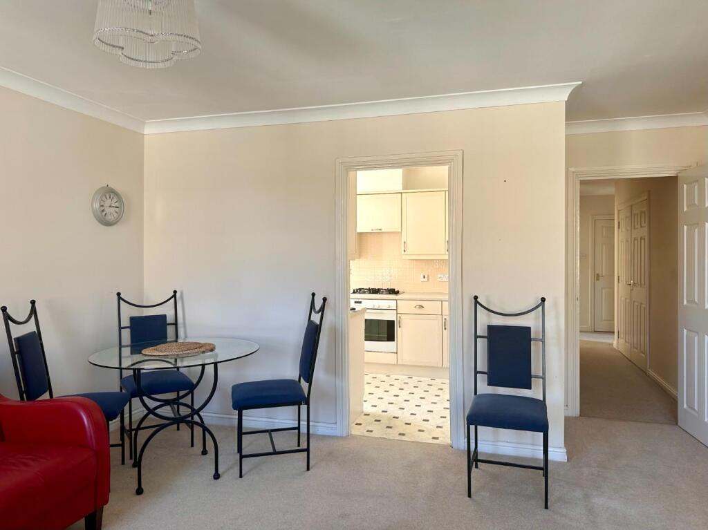 Lounge/Dining