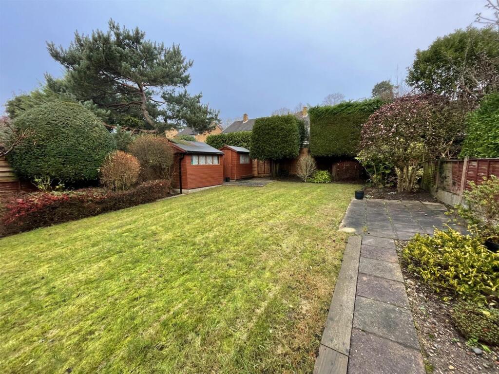 25 Sandringham Garden 3.jpg