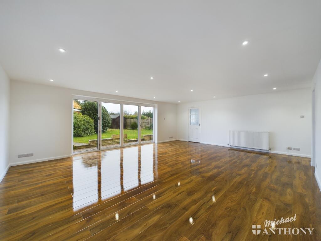 CAM02773G0-PR0237-STILL002