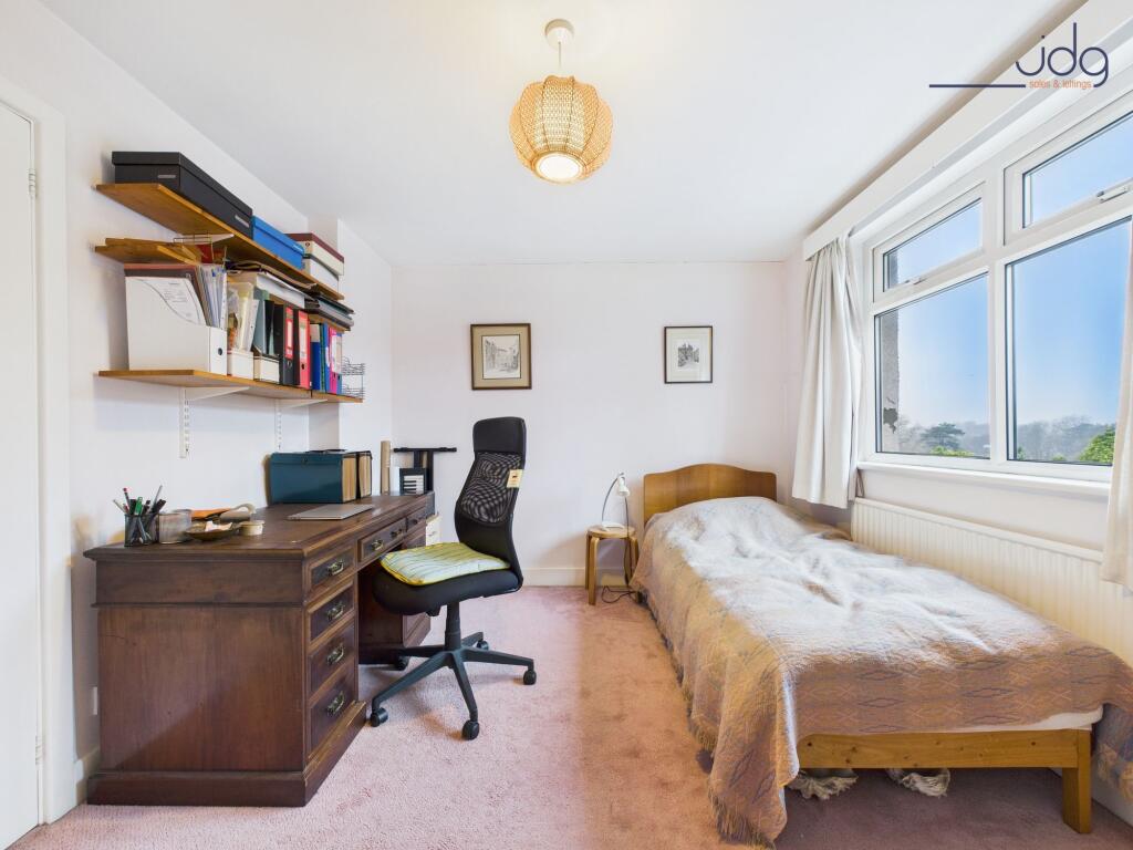 Single Bedroom with sink
