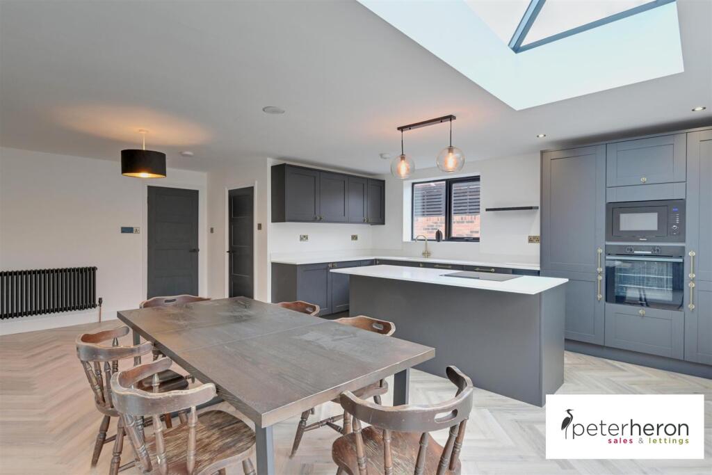 Open Plan Kitchen, Dining And Family Area