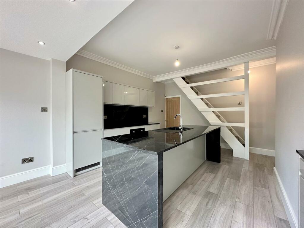 Kitchen Area Aspect 3