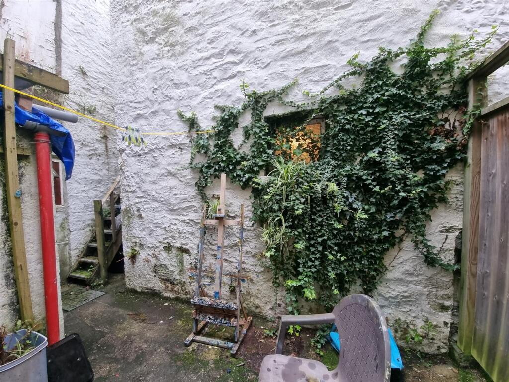 Rear courtyard