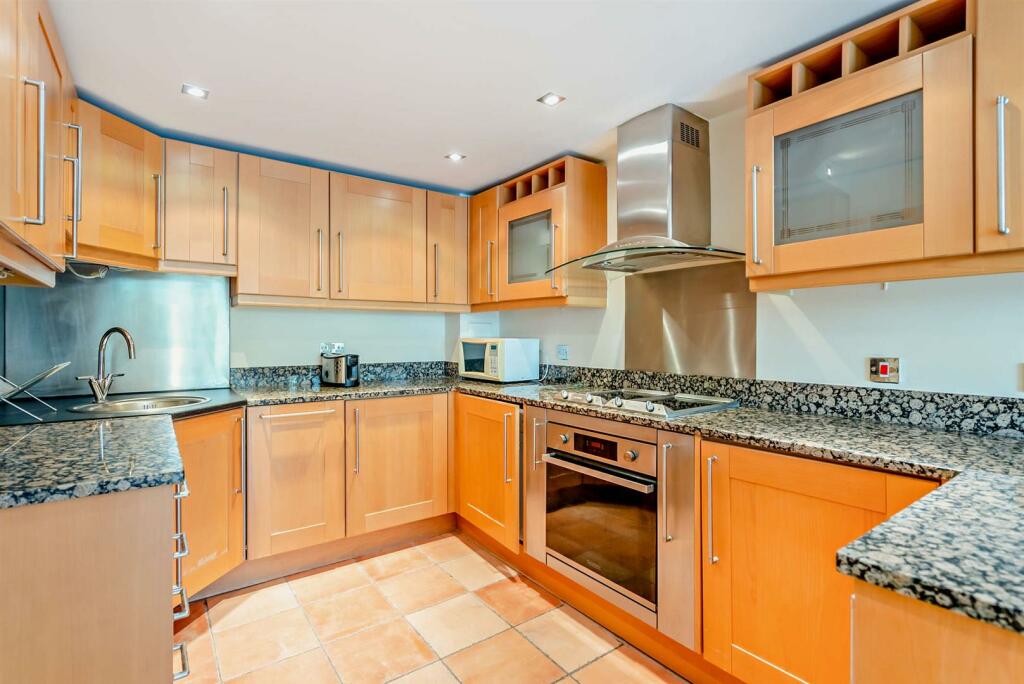 262 MH kitchen (2).jpg
