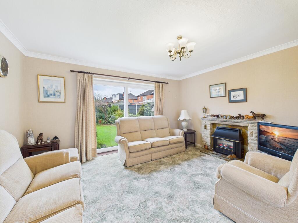 CAM04825G0-PR0239-STILL004