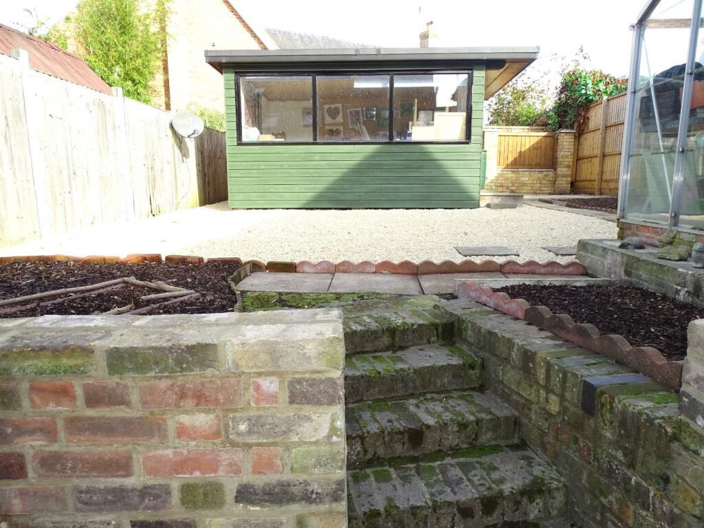 LANDSCAPED REAR GARDEN