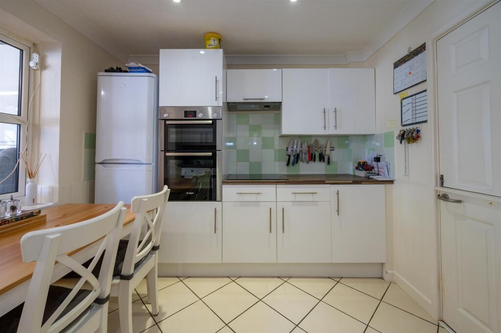 31 Cockleshell Gardens2223.jpg