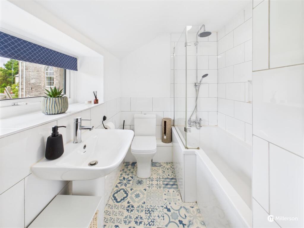 Family Bathroom.jpg