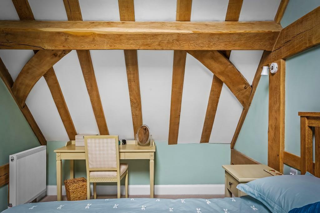 Exposed timbers Master bedroom.jpg