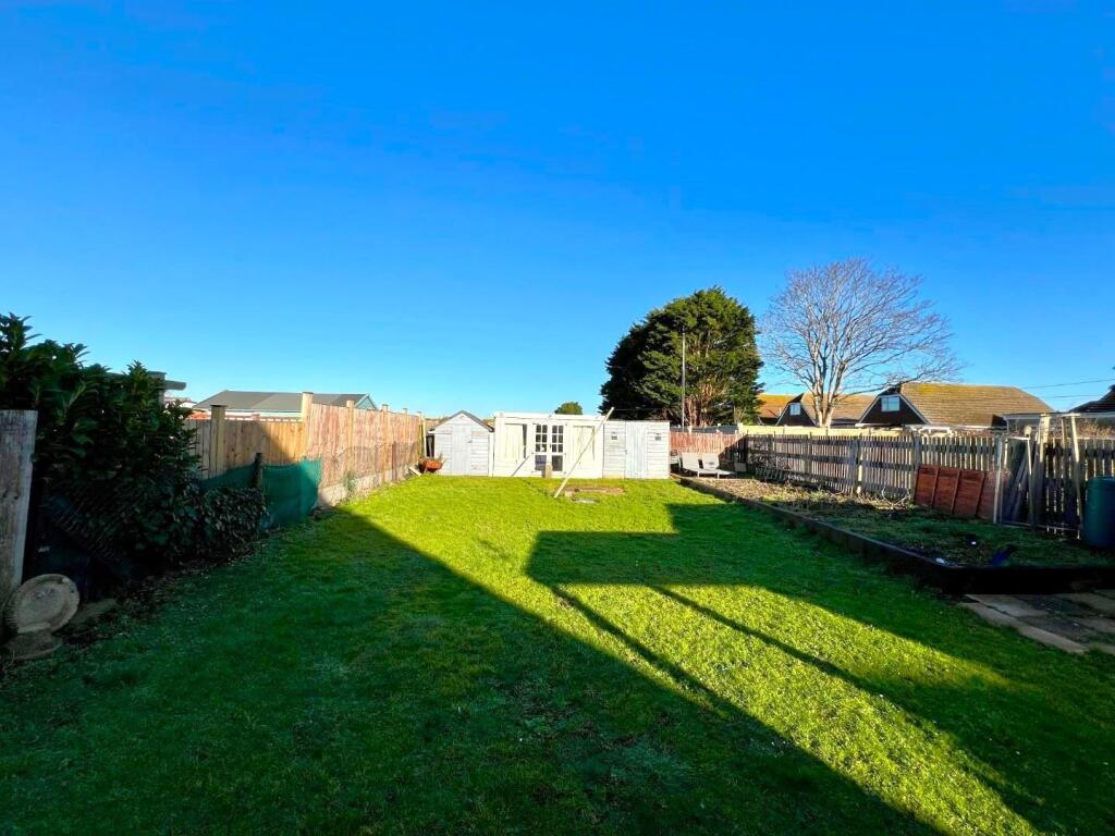18 Seaview Road Garden.jpg