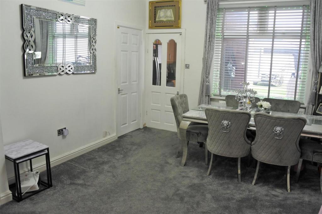 Dining Room 3.JPG