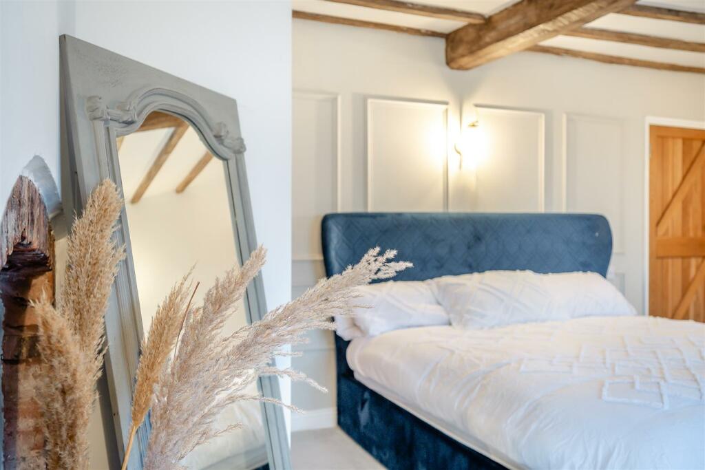 8582263-interior14.jpg
