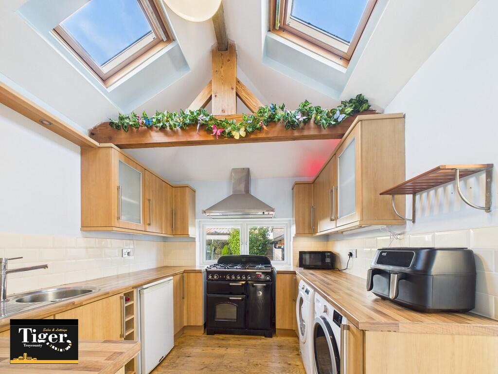 CAM02176G0-PR0772...