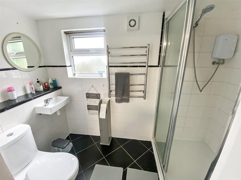 Gf Shower Room