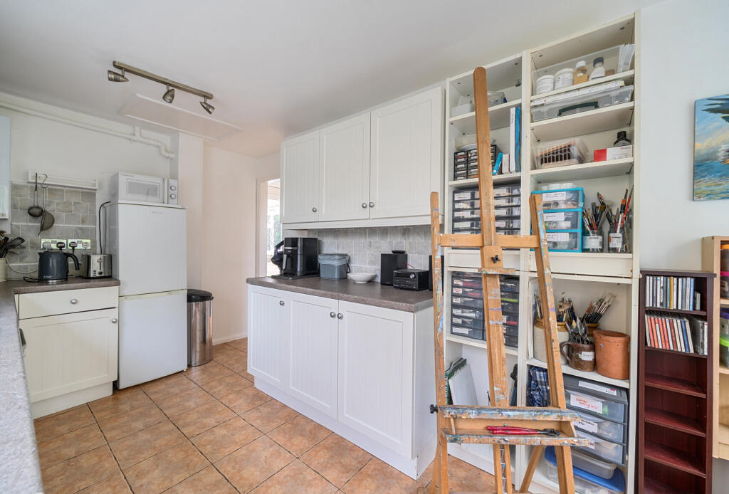 1370017-8-68f8f74...