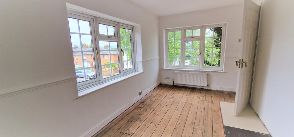 FRONT BEDROOM