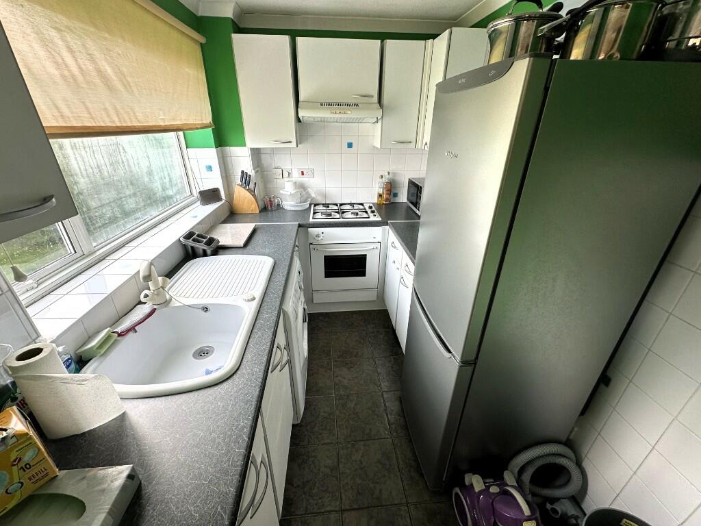 FITTED KITCHEN