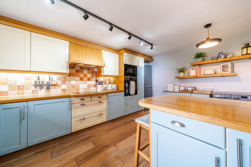 Quality kitchen/breakfast room