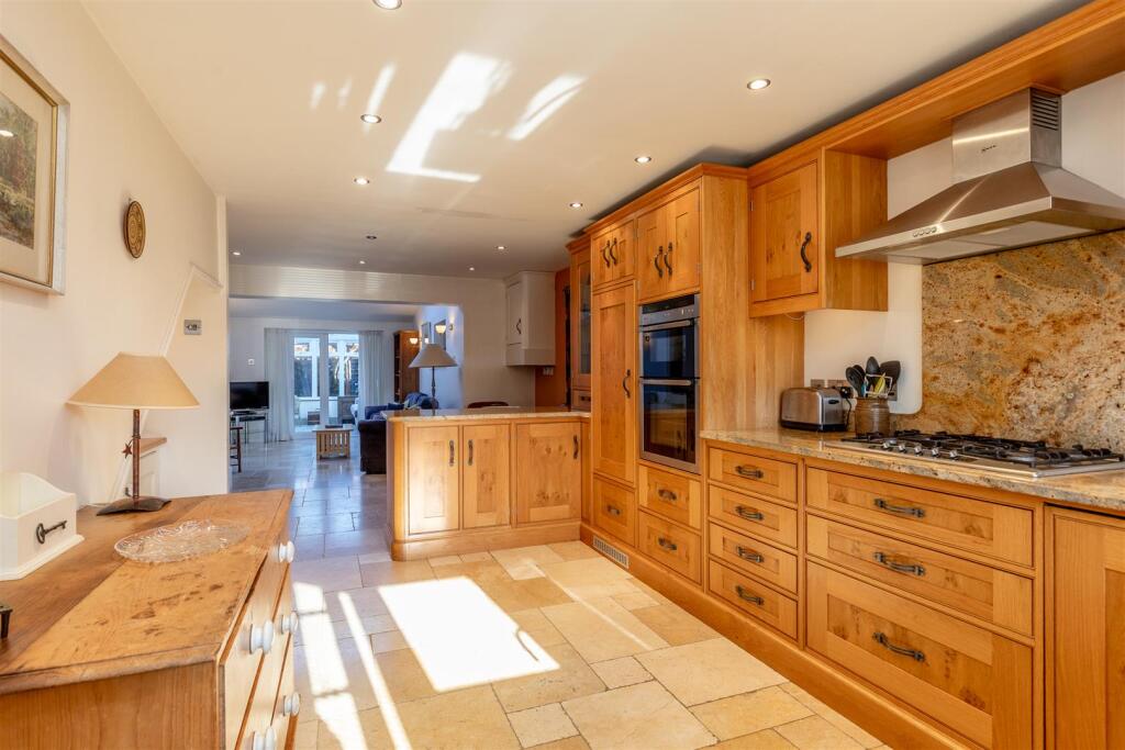 Brean Down Ave, Henleaze Kitchen 5.jpg