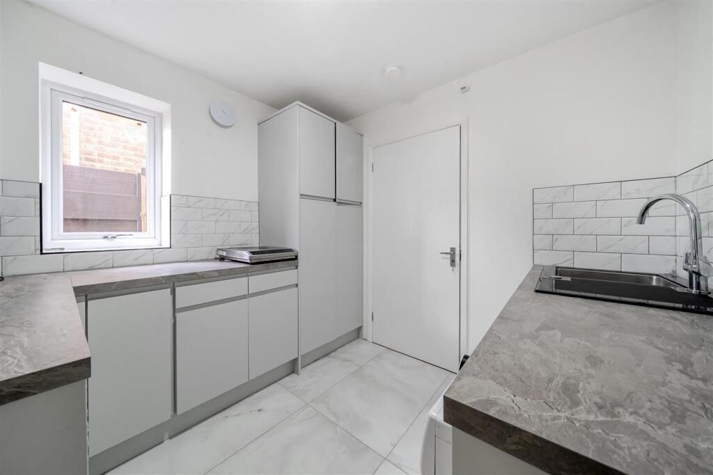 3 Croft Way utility room.jpg