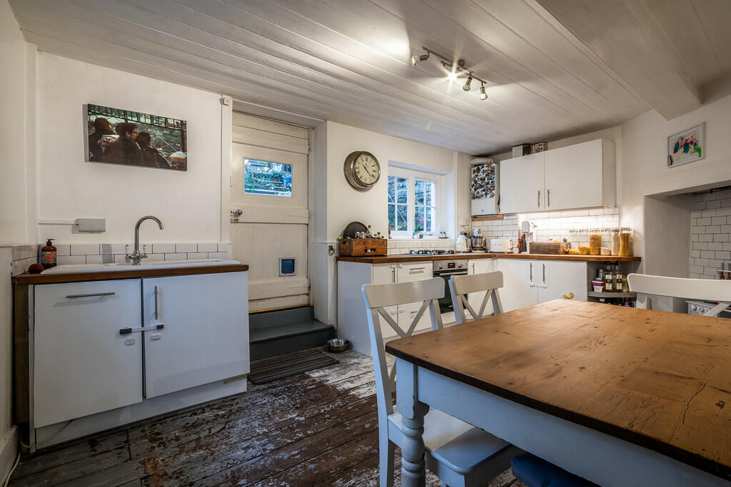 39 Lower North St...