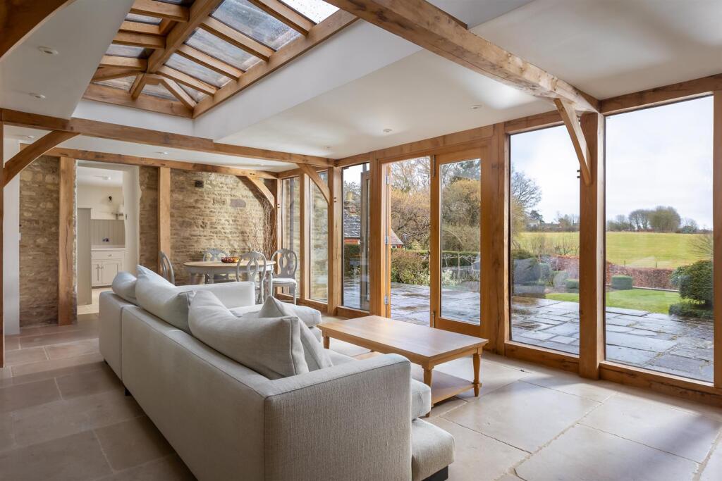 38 - Malt Cottage - GL7 5RY - Web.jpg