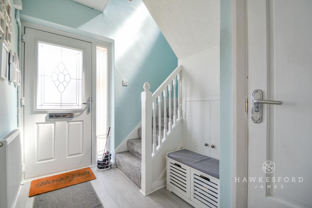 Fairleas, Sittingbourne - Entrance Hall