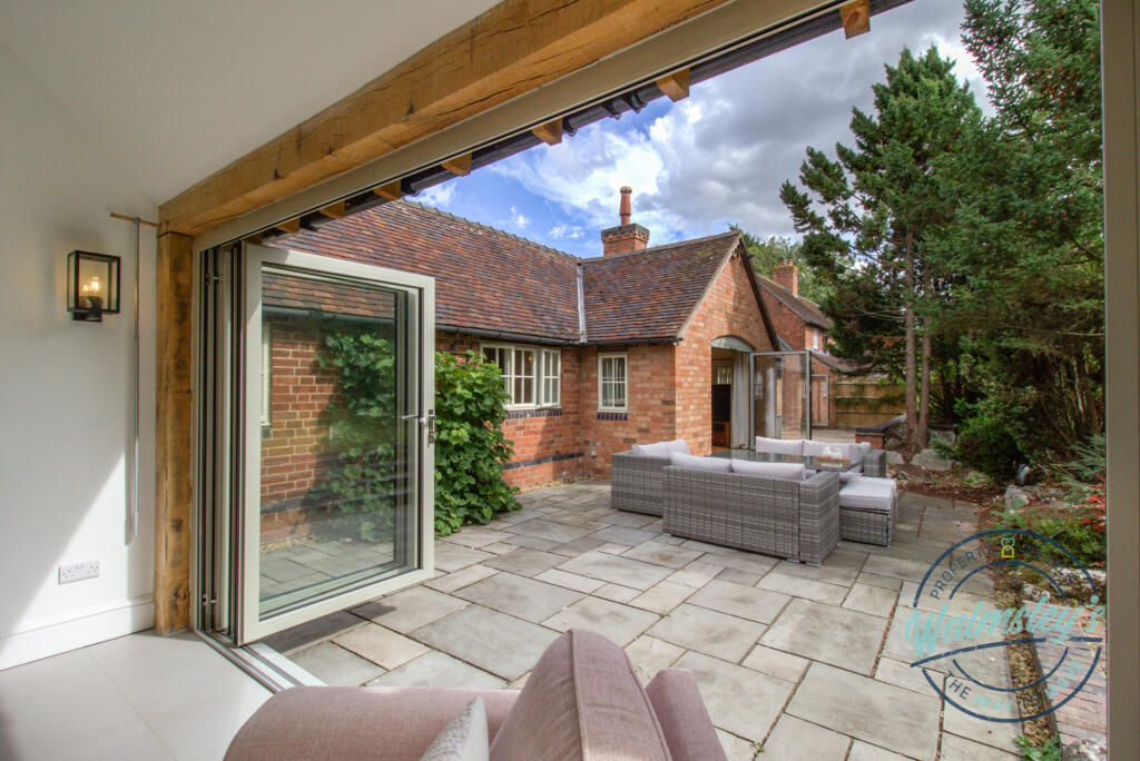 Bi folding doors to patio garden areas