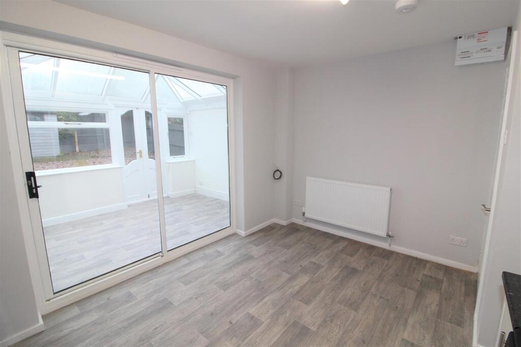 KITCHEN/ BREAKFAST ROOM