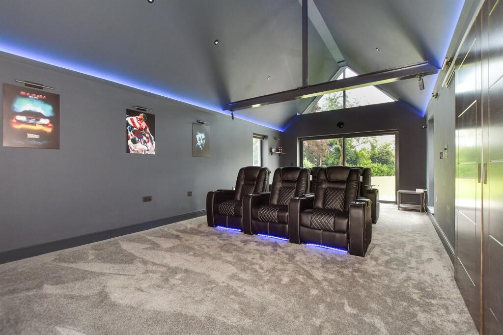 Cinema/Lounge