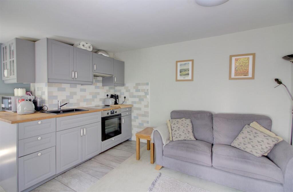 Kitchen/dining/sitting room