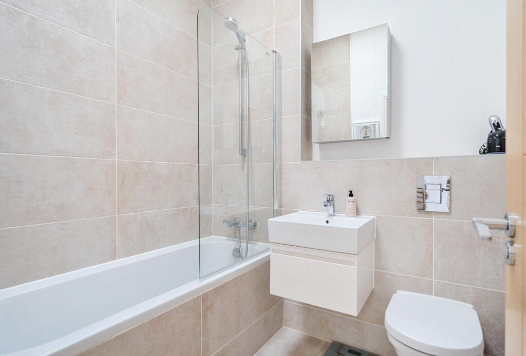 12-681b31bf818fe-...