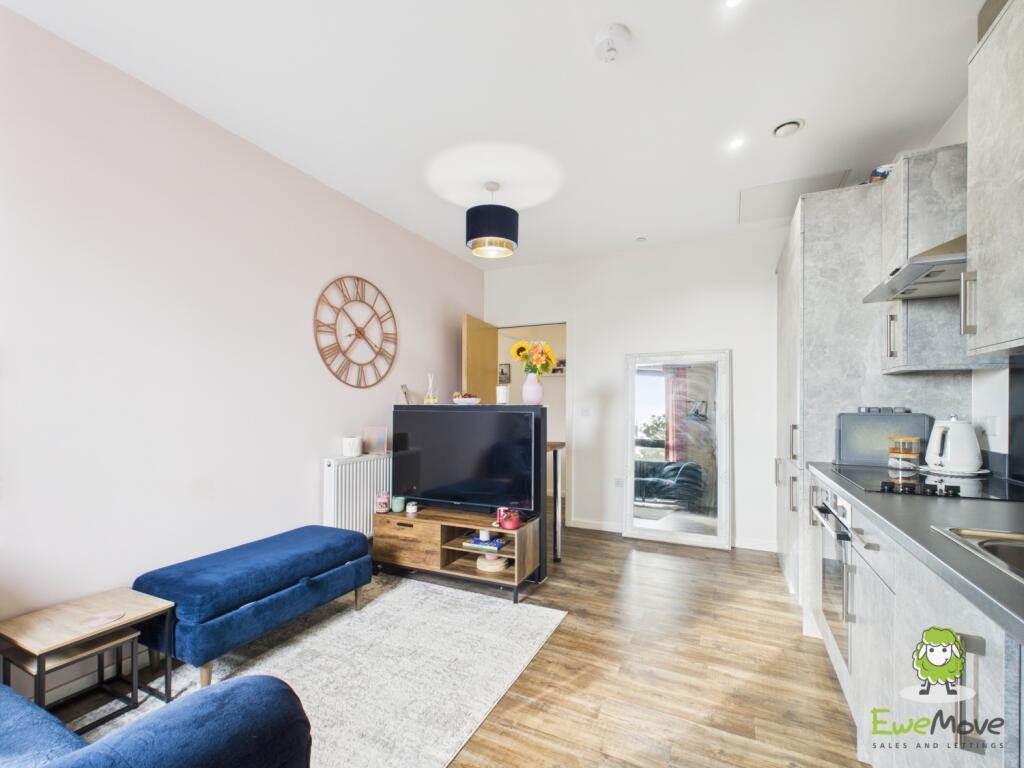 CAM03778G0-PR0266-STILL013