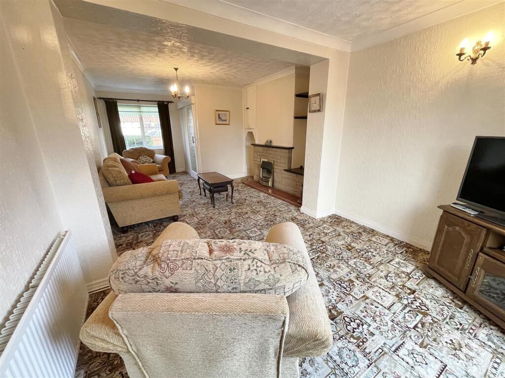 Family Room &amp; Lounge