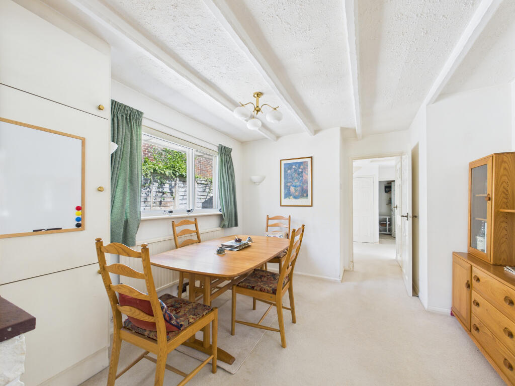 CAM01354G0-PR0550-STILL013