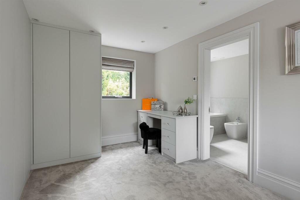 Master Bedroom Dressing Area