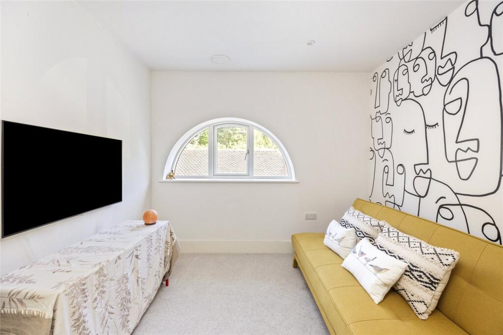 Bedroom Six/Lounge