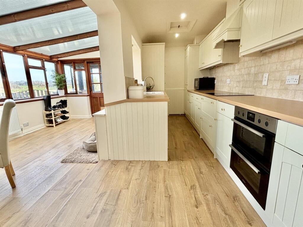 Conservatory/Dining Area