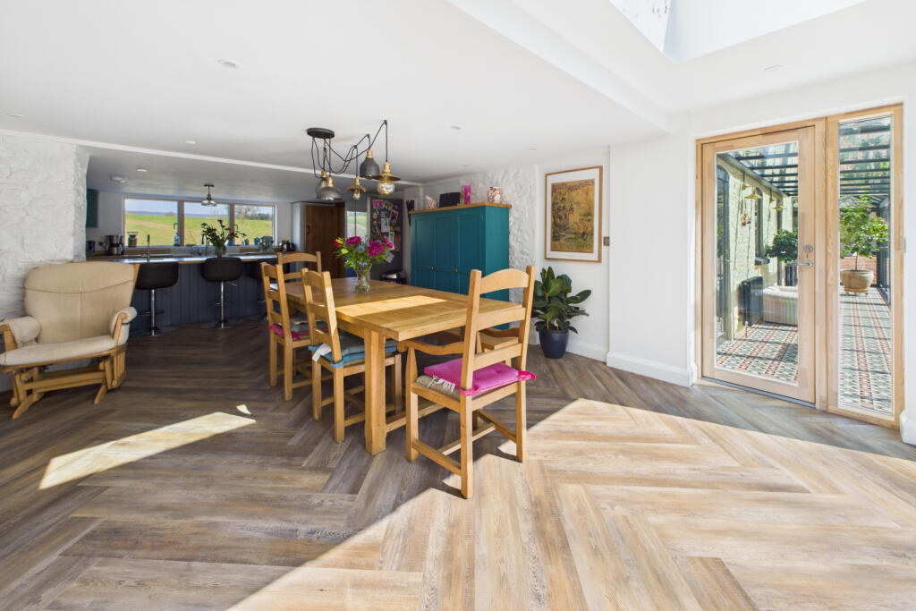 kitchen / Dining Area