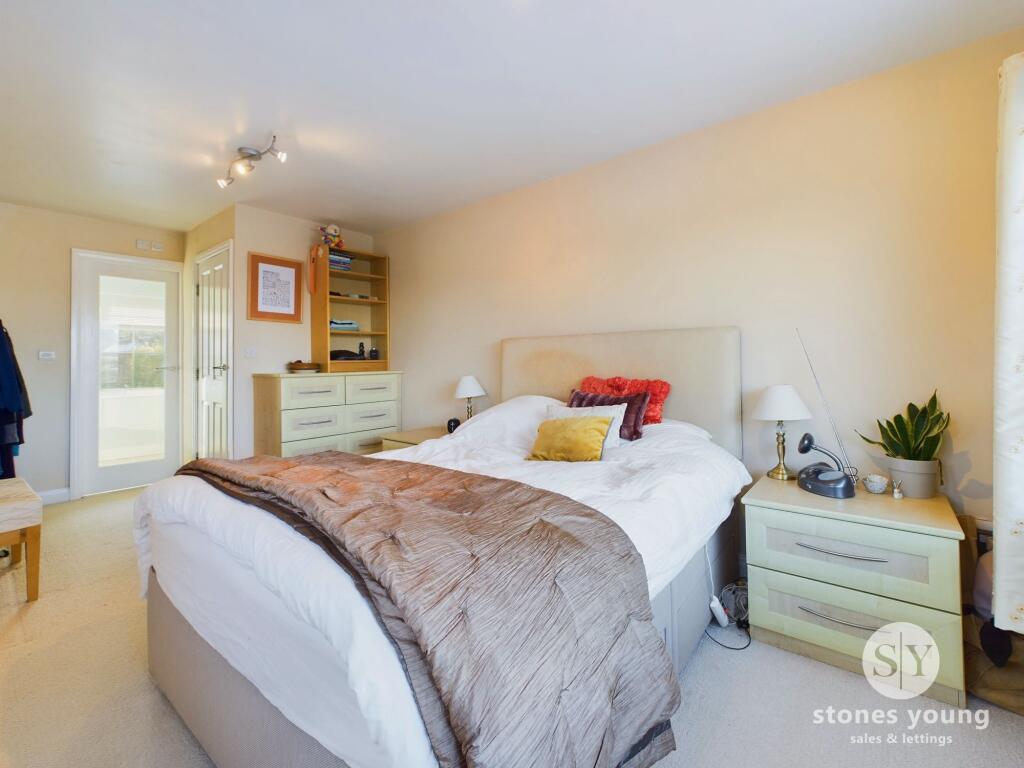 Bedroom (with large en-suite)