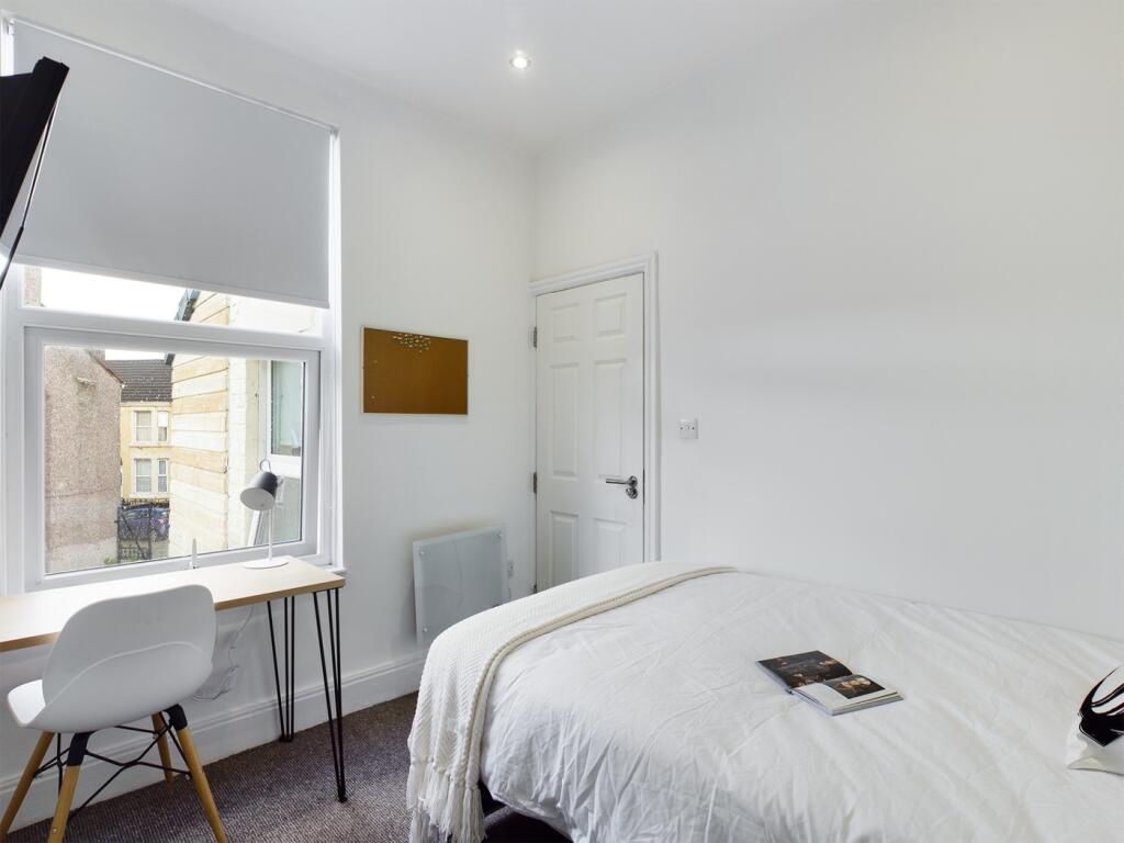 A bright and inviting double bedroom perfect fo...