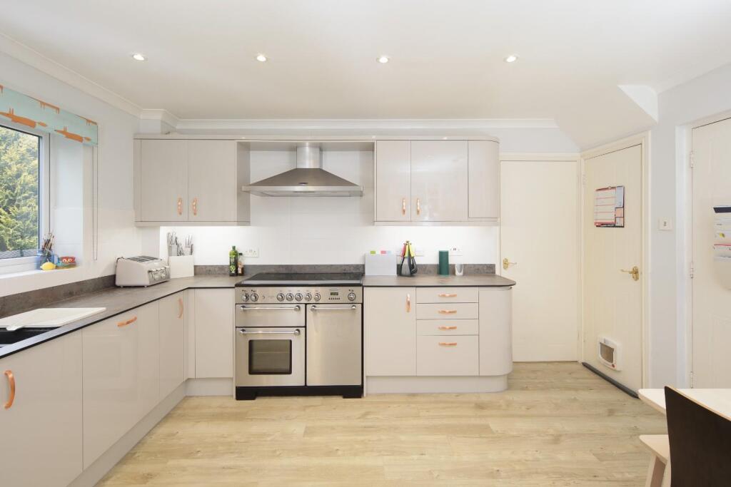 9 Mark Antony Drive Cv34-6.jpg