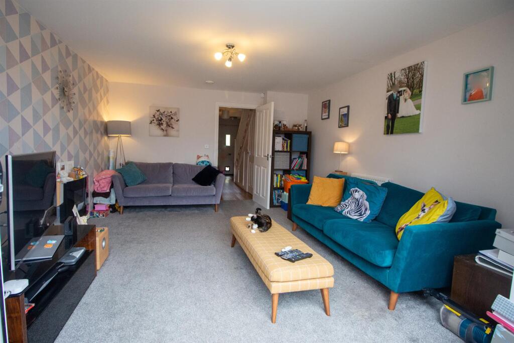 66 Cedar Av - Lounge.jpg