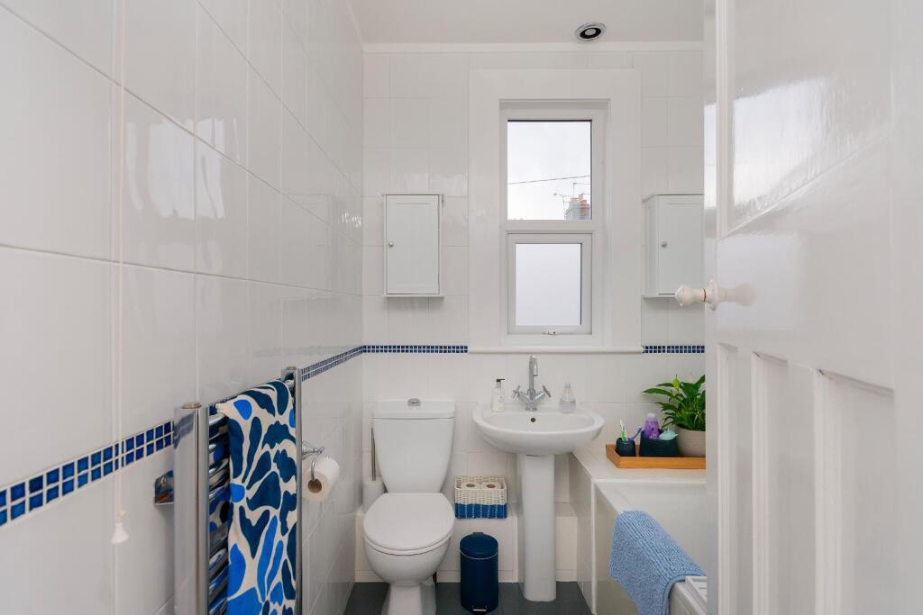 0W5RBN - Bathroom C.jpg