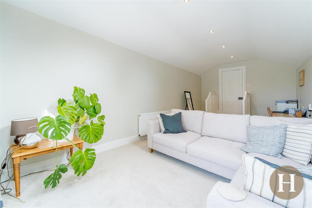 Hadleigh Estate Agents-37.jpg